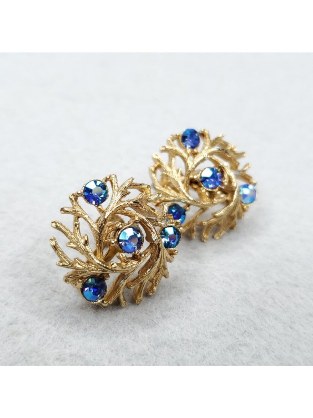 Vintage Lisner Earrings Rhinestone Blue AB Gold Tone Screw Back 1" - Picture 3 of 5
